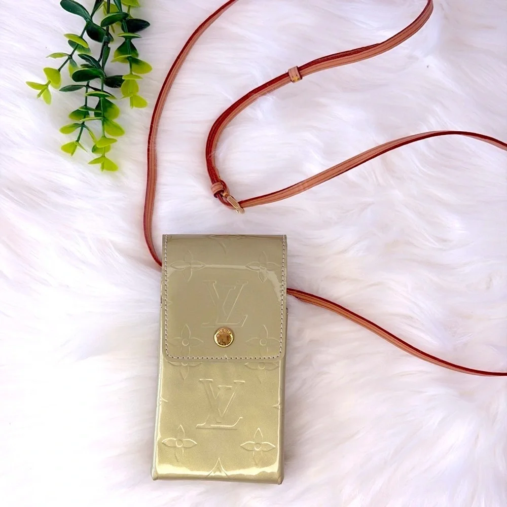 Louis Vuitton Monogram Vernis‎ Walker Pouch w/ Strap